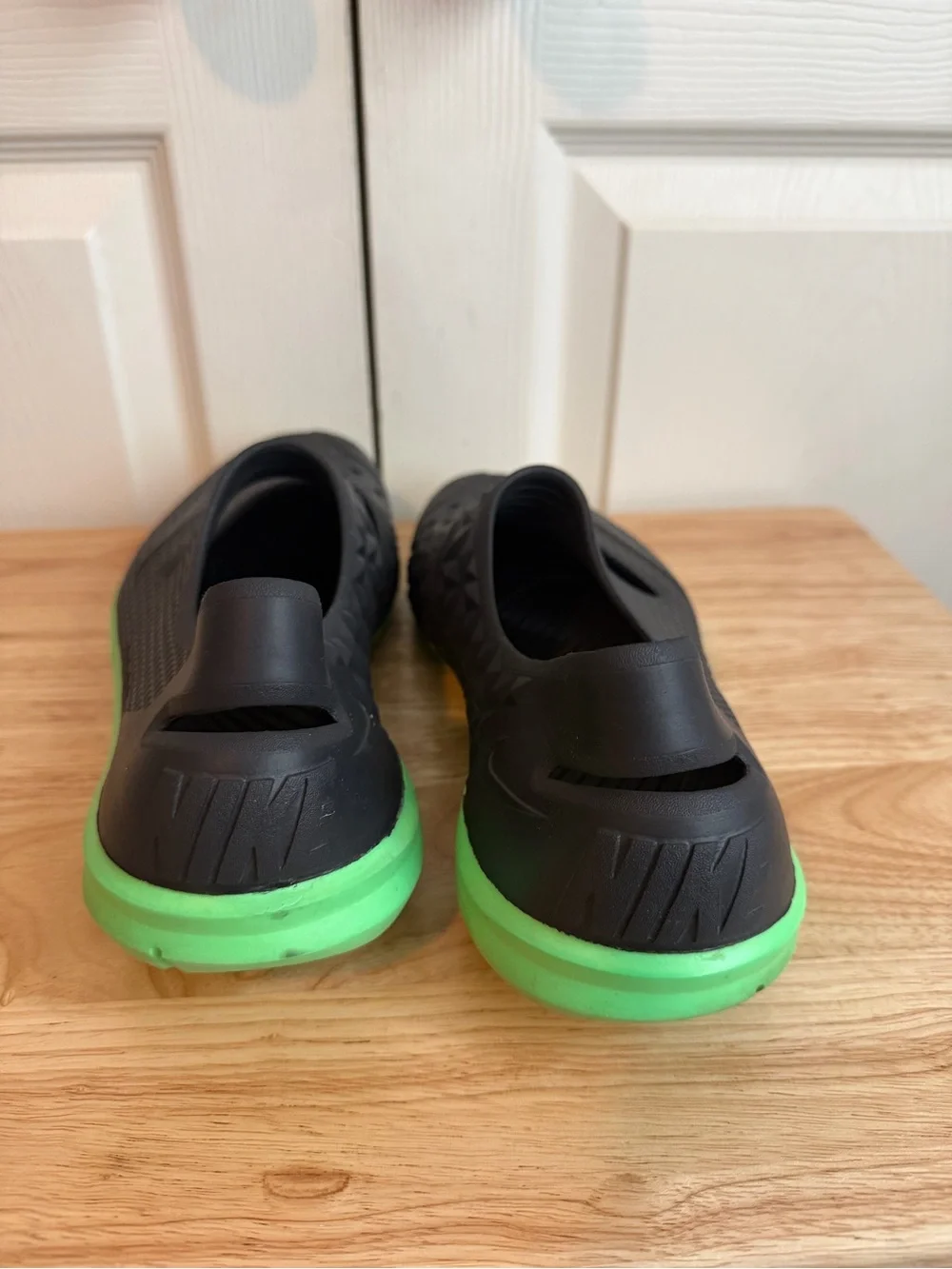 Nike lightweight slip